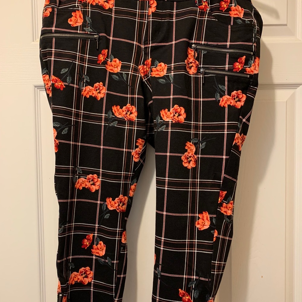 Floral Black skinny leg pants